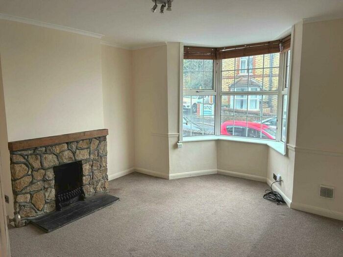 4 Bedroom Semi-Detached House To Rent In Upperton Road, Guildford, GU2