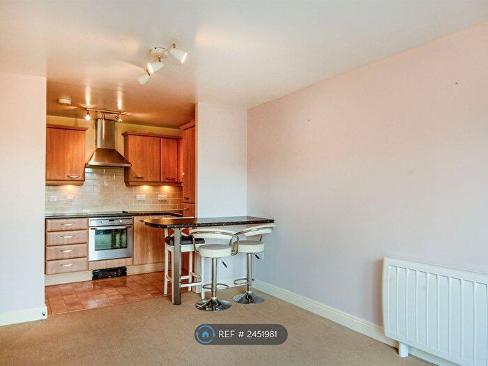 2 Bedroom Flat To Rent In Bluebell Way, Carterton, OX18