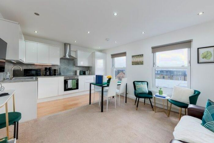 2 Bedroom Flat To Rent In Kingston Road, London, SW19