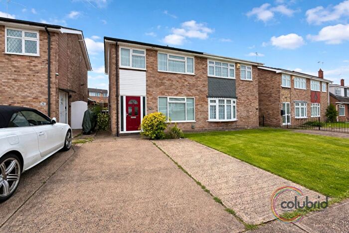 3 Bedroom Semi Detached House For Sale In Gardner Avenue, Corringham, SS17