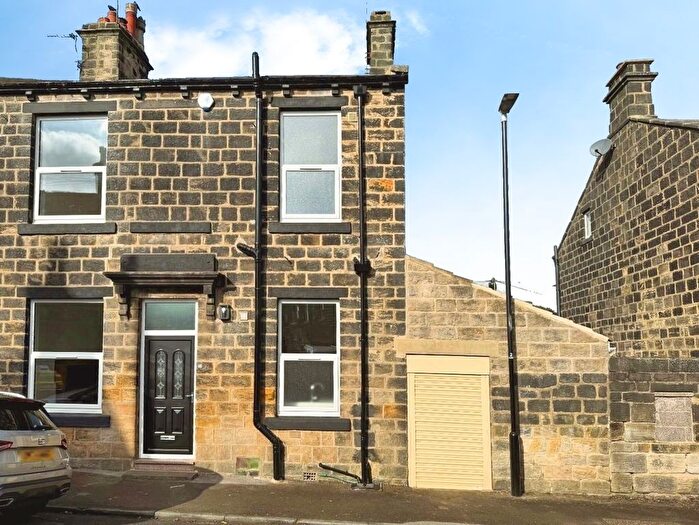 2 Bedroom End Of Terrace House To Rent In King Street, Yeadon, LS19