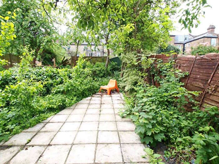 3 Bedroom Flat To Rent In Beatrice Road, Finsbury Park, N4