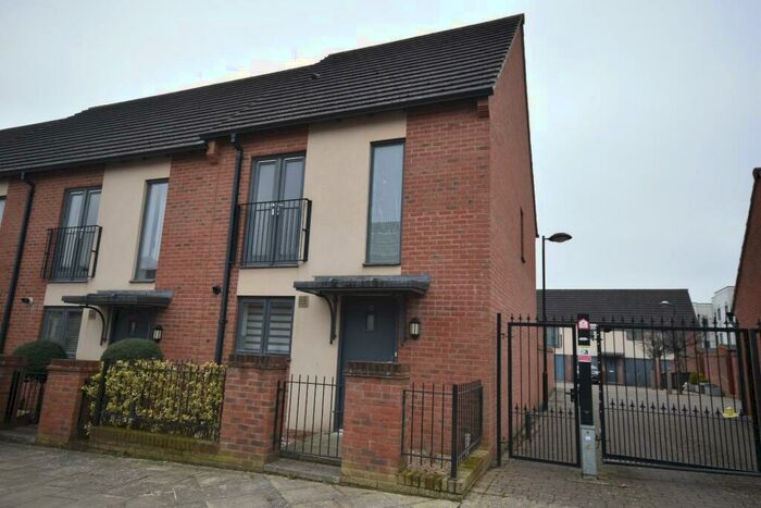 3 Bedroom End Of Terrace House To Rent In Gifford Lane, Upton, Northampton, NN5