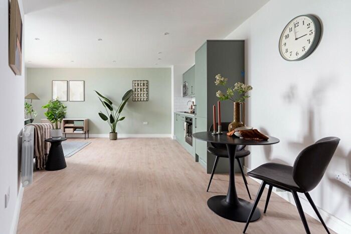 1 Bedroom Flat To Rent In Victoria Road, Leeds, West Yorkshire, LS6