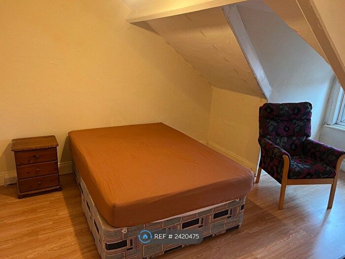 5 Bedroom Semi-Detached House To Rent In Crossley Terrace, Newcastle Upon Tyne, NE4