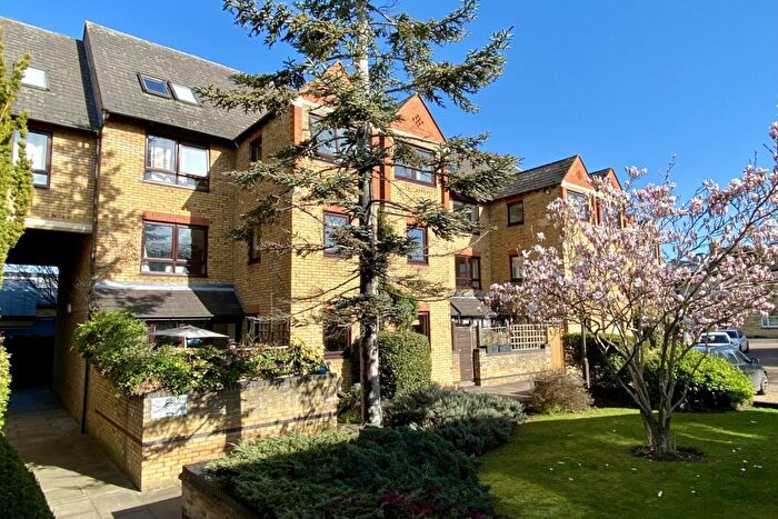 2 Bedroom Flat For Sale In Auckland Road, Cambridge, CB5