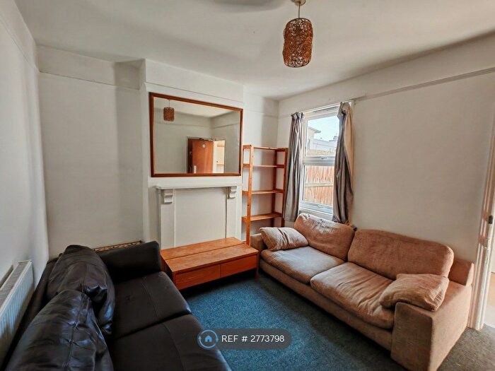 4 Bedroom Terraced House To Rent In Hemingford Road, Cambridge, CB1