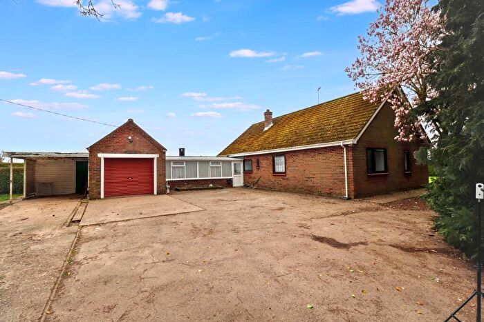 3 Bedroom Detached Bungalow For Sale In Bensgate Road, Fleet, PE12