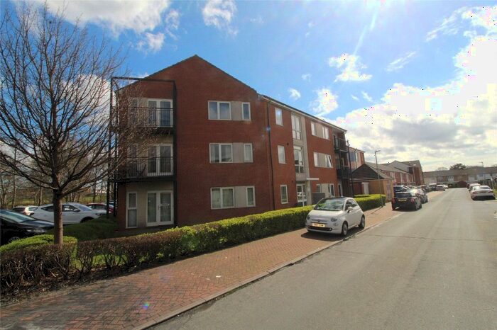 2 Bedroom Flat To Rent In Speldhurst Close, Ashford, Kent, TN23