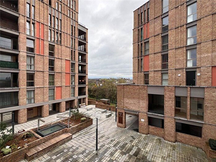 3 Bedroom Flat To Rent In Oberman Road, Dollis Hill, NW10
