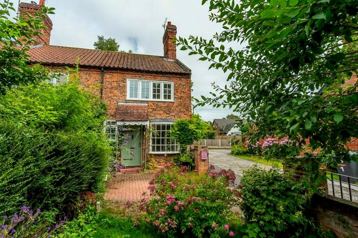 2 Bedroom Cottage For Sale In Main Street, Escrick, York, YO19