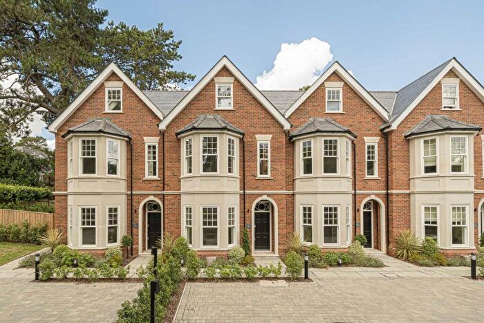 4 Bedroom House For Sale In Old Avenue, Weybridge, KT13