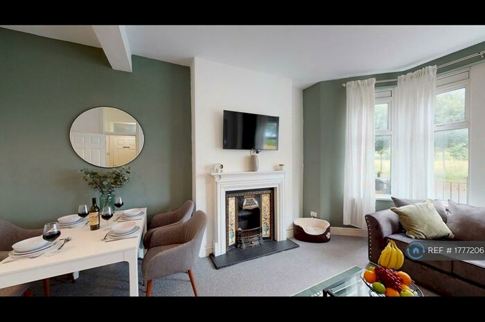 2 Bedroom Flat To Rent In Taff Embankment, Cardiff, CF11