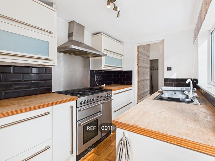 2 Bedroom End Of Terrace House To Rent In Aberdeen Street, HU9