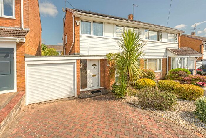 3 Bedroom Semi-Detached House For Sale In Arundel Road, Wordsley, DY8