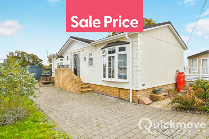 2 Bedroom Park Home For Sale In Wimborne, Dorset, BH21