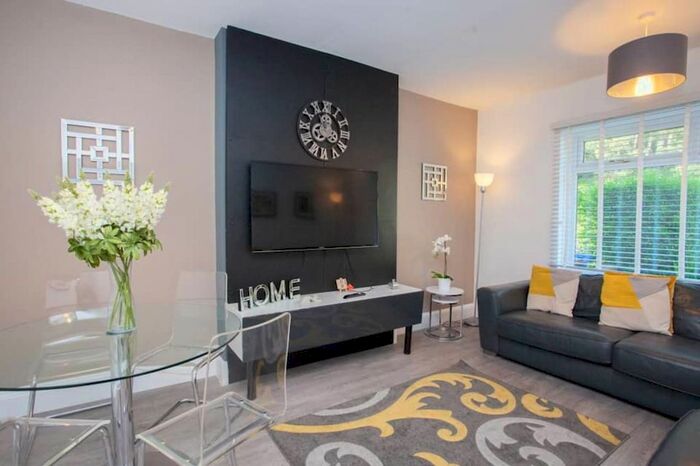 3 Bedroom Flat To Rent In Barnbeth Road, Glasgow, G53