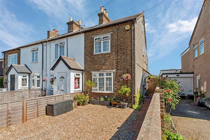 3 Bedroom Cottage For Sale In Newtown Road, New Denham, UB9