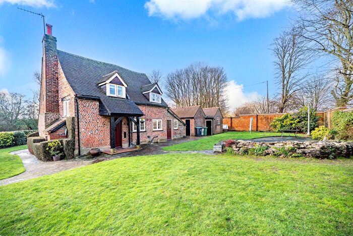 2 Bedroom Cottage For Sale In Chesham Road, Bovingdon, Hemel Hempstead, HP3