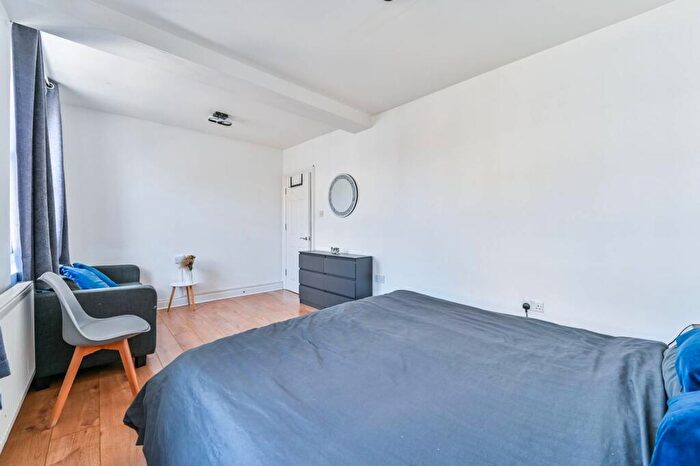 2 Bedroom Flat To Rent In Brecknock Road, London, , Camden, London, N7