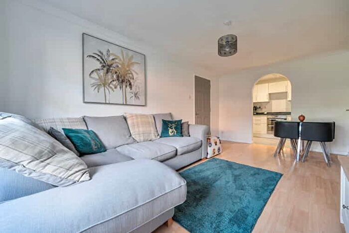 2 Bedroom Flat For Sale In Emerson Court, Crowthorne, Berkshire, RG45