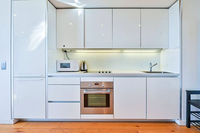 1 Bedroom Flat To Rent In Walworth Road, Elephant And Castle, London, SE1