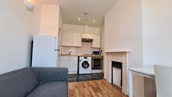 2 Bedroom Apartment To Rent In Double Bedroom Flat High Road, Willesden, NW10