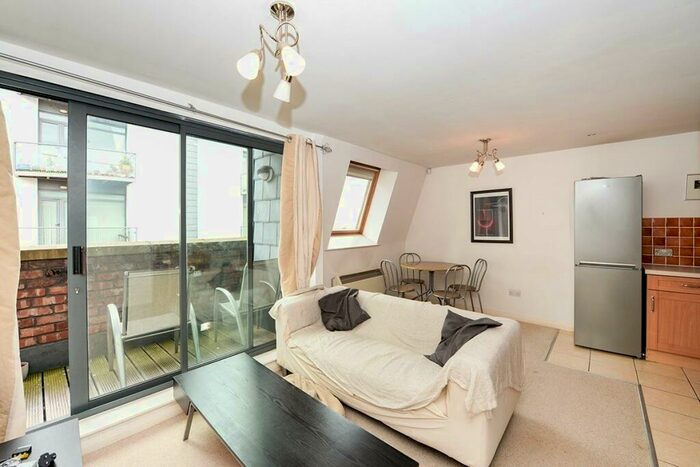 1 Bedroom Apartment To Rent In Madison Square, Liverpool, Merseyside, L1