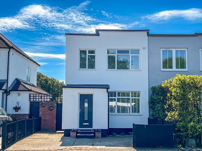 3 Bedroom Semi-Detached House For Sale In Walton Road, West Molesey, KT8