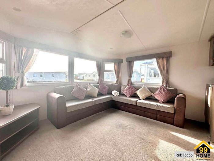 3 Bedroom Mobile/park Home To Rent In Seaview Road, St Osyth, Essex, CO16