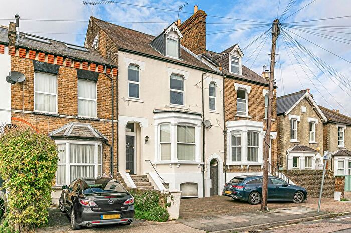 2 Bedroom Flat For Sale In Richmond Park Road, Kingston Upon Thames, KT2