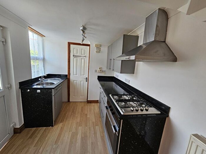 1 Bedroom Flat To Rent In George Street, Newton Abbot, TQ12