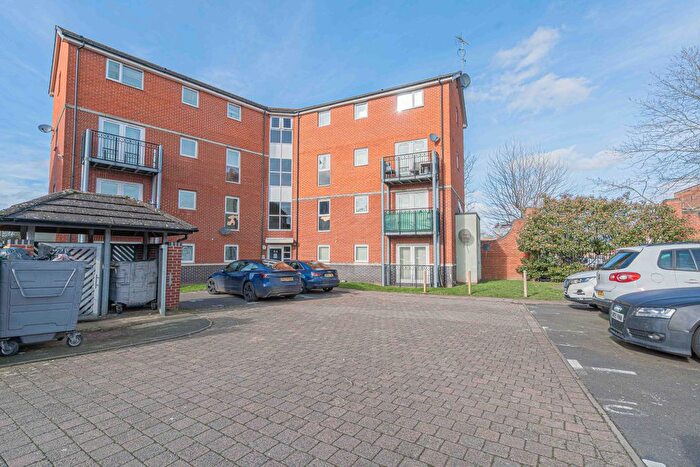 2 Bedroom Flat For Sale In Barleycorn Drive, Smethwick, Birmingham, B16