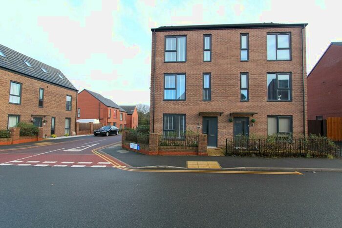 4 Bedroom Semi-Detached House To Rent In Queen Mary Road, Sheffield, S2