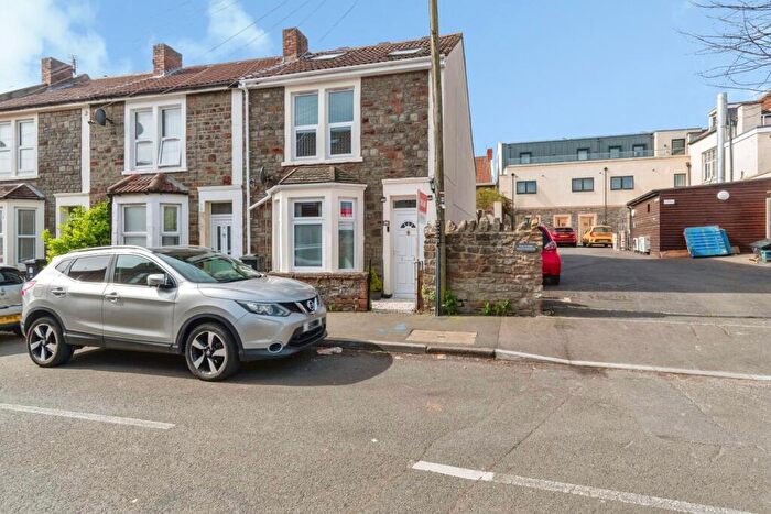 4 Bedroom End Of Terrace House For Sale In Lydney Road, Staple Hill, Bristol, BS16