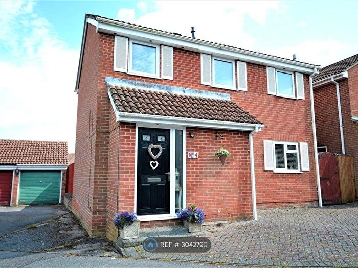 3 Bedroom Detached House To Rent In Tiberius Close, Basingstoke, RG23
