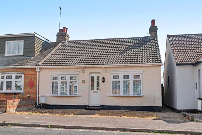 1 Bedroom Semi-Detached Bungalow For Sale In Alexandra Road, Great Wakering, SS3