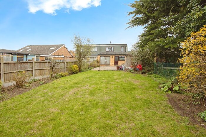 4 Bedroom Bungalow For Sale In St. Marys Close, Tingley, Wakefield, West Yorkshire, WF3