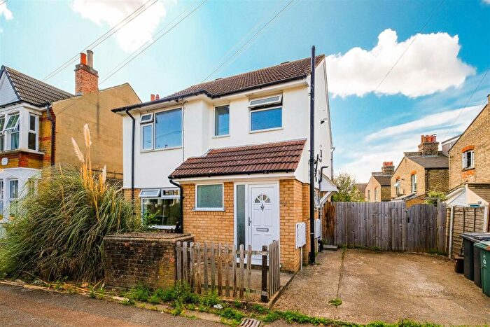 1 Bedroom Maisonette To Rent In Beverley Road, Highams Park, E4