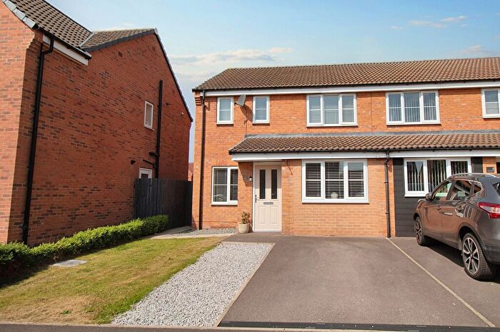 3 Bedroom Semi-Detached House For Sale In Brockwell Park, Kingswood, HU7
