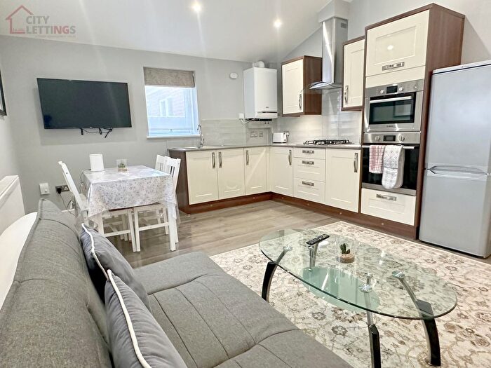 2 Bedroom Flat To Rent In Gedling Grove, Arboretum, NG7