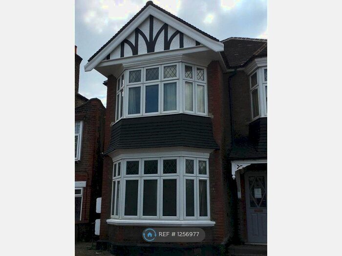 2 Bedroom Flat To Rent In Gunnersbury Avenue, London W5
