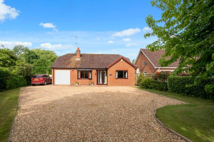 3 Bedroom Detached Bungalow For Sale In Cranesgate North, Whaplode St Catherine, Spalding, PE12