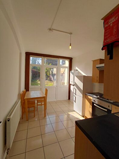 2 Bedroom Flat To Rent In Wightman Road, London, N8