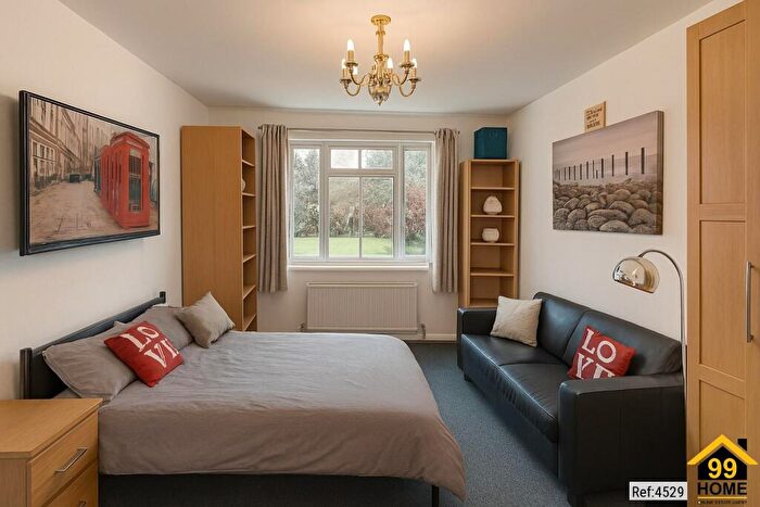 3 Bedroom Flat To Rent In Kings Road, London, Chelsea, SW10
