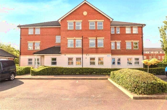 2 Bedroom Flat To Rent In Bowater Gardens, Sunbury-On-Thames, Middlesex, TW16