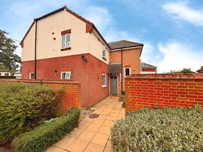 2 Bedroom Flat For Sale In Kiln Road, Benfleet, SS7
