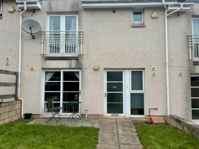 5 Bedroom House To Rent In Daniel Terrace, DD1