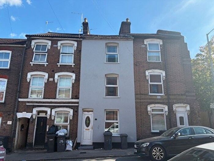 4 Bedroom Terraced House To Rent In Liverpool Road, Luton, LU1