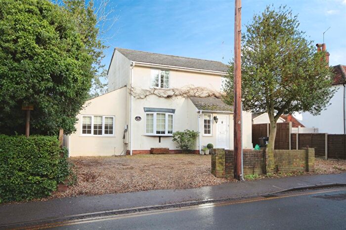 3 Bedroom Detached House To Rent In Waltham Road, Twyford, Reading, Berkshire, RG10